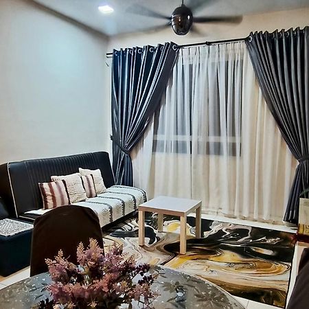 Leezahomestay Bayan Lepas Eksteriør billede