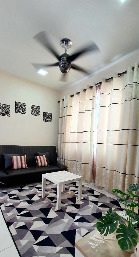Leezahomestay Bayan Lepas Eksteriør billede
